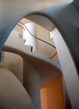 Gaudi arch.jpg